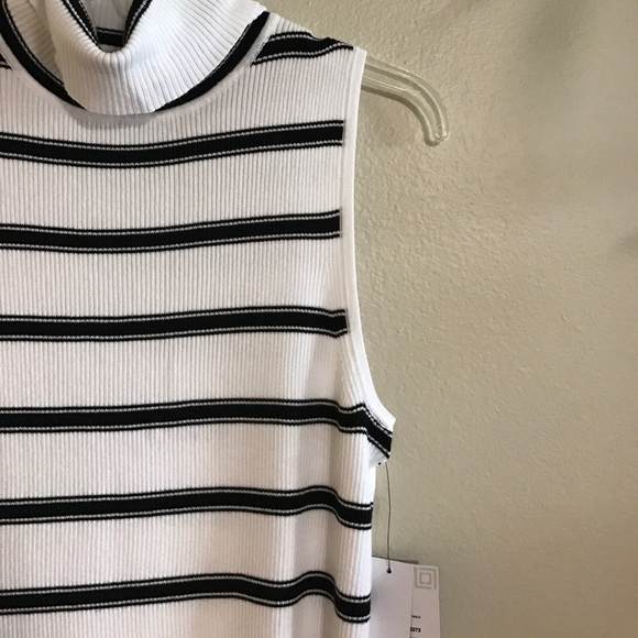 Sleek and sexy turtleneck 💕 - Picture 2 of 4